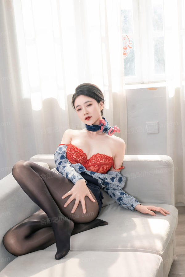 年年nnian空姐写真系列三连发！制服控必看的三套高清图集推荐